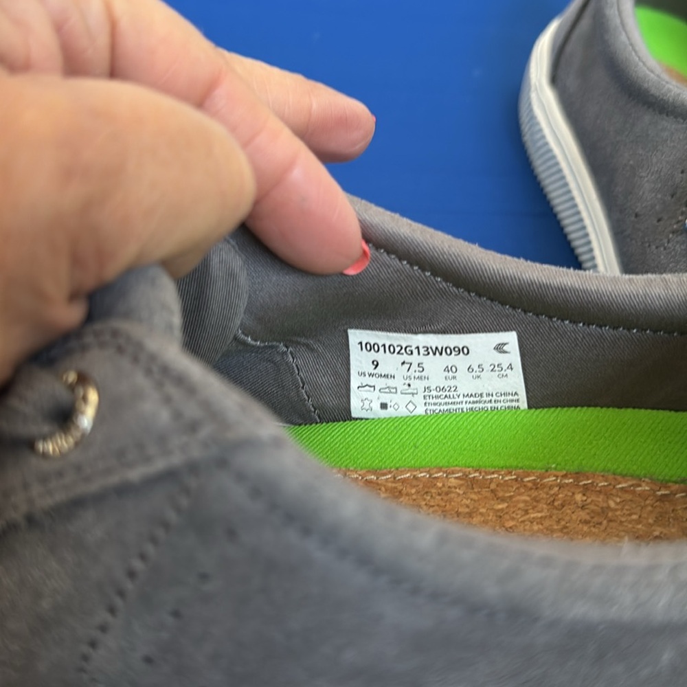 Cariuma Gray Women's Shoes - Picture 3 of 8